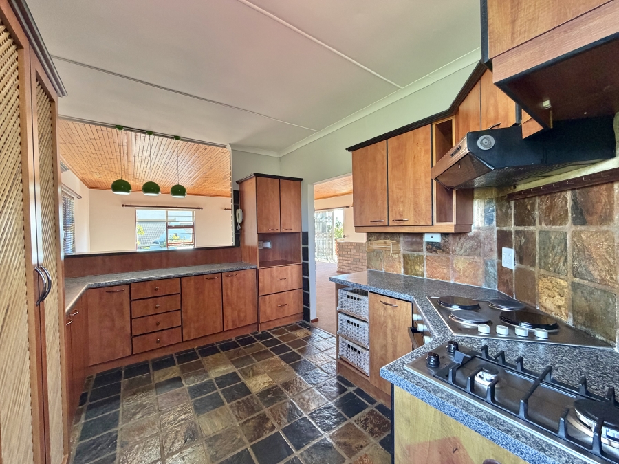 4 Bedroom Property for Sale in Noorsekloof Eastern Cape